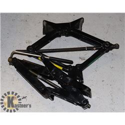 LOT OF 2 CAR JACKS
