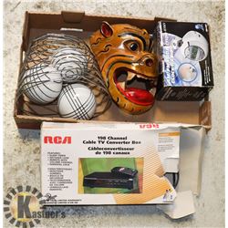 FLAT PROJECTOR WALL CLOCK, MASK, 3 WHITE BALLS