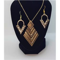 10)  V SHAPED GOLDEN TONE EARRINGS AND