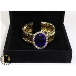 WOMENS BRACELET IN DISPLAY BOX