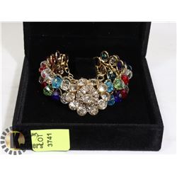 WOMENS BRACELET IN DISPLAY BOX