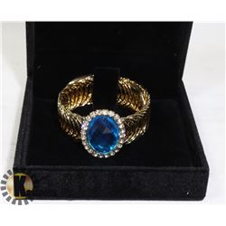 WOMENS BRACELET IN DISPLAY BOX