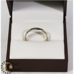10 KT GOLD WEDDING BAND - SIZE 7.5 -