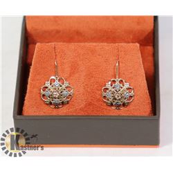 10 KT WHITE & YELLOW GOLD EARRINGS -