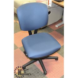 NEW BLUE AND BLACK HYDRAULIC LIFT OFFICE CHAIR