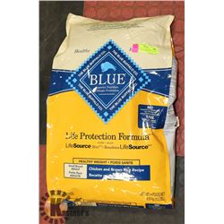 BLUE BUFFALO DOG FOOD 15 LBS. CHICKEN AND BROWN