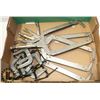 Image 1 : FLAT OF ASSORTED CLAMPS