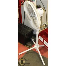 WHITE FLOOR FAN