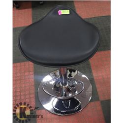 BLACK & CHROME HYDRAULIC CHAIR