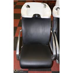 HAIR WASHING STATION WITH CHAIR