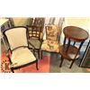 Image 1 : LOT OF 2 END TABLES SOLD WITH 5 ASSORTED CHAIRS