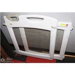 KIDS GATE WHITE WITH CLEAR PANELS
