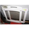 Image 1 : KIDS GATE WHITE WITH CLEAR PANELS