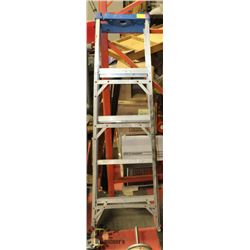 6' ALUMINUM LADDER