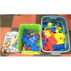 LARGE LOT OF MEGA BLOCKS