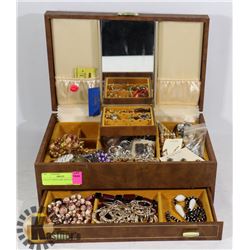 ESTATE JEWELLERY BOX LOT