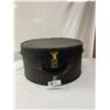 Image 1 : Large Vintage Hat Suitcase