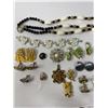 Image 2 : Nice Lot Of Vintage Jewelry