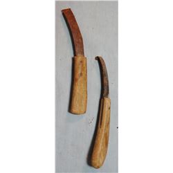 2 older hoof knives, one w/bone handle, one maker marked; 2 hand forged blacksmith tong; 2 Diamond h