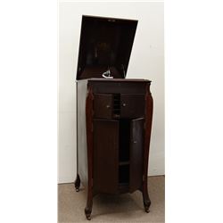 Victor Talking Machine Co. Victrola record player, 78 rpm, working condition, mahogany cabinet, floo