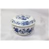 Image 1 : A Blue and White Bone China Container