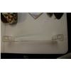 Image 3 : A Lucite Stand