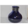 Image 3 : A Cobalt Blue Glass Vase