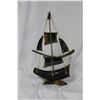 Image 4 : A Horn Boat