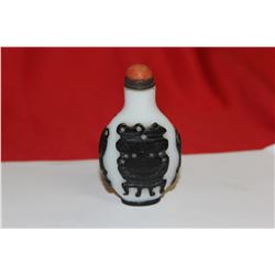 Antique Chinese Peking Glass Carved Snuff Bottle