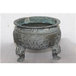 A Vintage to Antique Chinese Bronze/Metal Urn