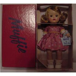 Doll Muffie Walker  Storybook Doll MIB #1240867