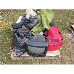 PALLET C/W RAGS, CLOTHING, TV, ETC