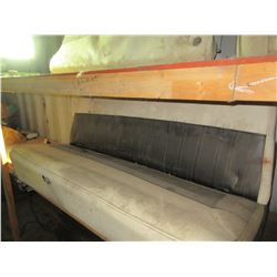 2 CAR SEATS (BLACK & WHITE)