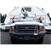 Image 2 : 0C --  2000 FORD F350 XL SUPERDUTY 4X4 GIRAFFE Bucket Truck , White , 158801  KM's