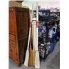 Image 1 : ASSORTED PADDLES & FISHING ROD HARDCASE