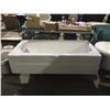 Image 1 : AMERICAN STANDARD 5*1/2" CAST IRON BATH TUB