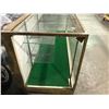 Image 2 : ROLLING SHOWCASE (ONE SIDE GLASS PANEL IS BROKEN)