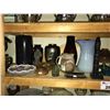Image 2 : SHELF LOT OF ASSORTED VASES AND HOME DECOR