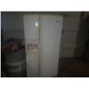 Image 2 : Whirpool Gold Frigidaire 33" x 67" x 32" with ice and water distribution