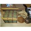 Image 1 : 4 WICKER TYPE BASKETS