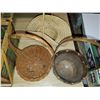Image 3 : 4 WICKER TYPE BASKETS