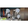 Image 2 : 2 CHANDELIERS