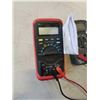 Image 2 : 2 multimeters