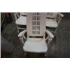 Image 2 : 6 FOLDING WHITE PATIO CHAIRS