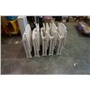 Image 8 : 6 FOLDING WHITE PATIO CHAIRS