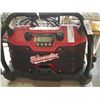 Image 2 : MILWAUKEE SHOP RADIO AND MOTOMASTER JUMP PACK