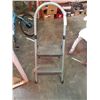 Image 2 : 2 STEP FOLDING LADDER