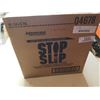 Image 2 : CASE OF STOP SLIP HEAVY DUTY FLOOR CLEANER AND TRACITON TREATMENT