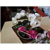 Image 2 : Lot of decorative flower arrange ments
