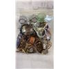 Image 3 : BAG OF VINTAGE RINGS AND OTHER JEWELLERY